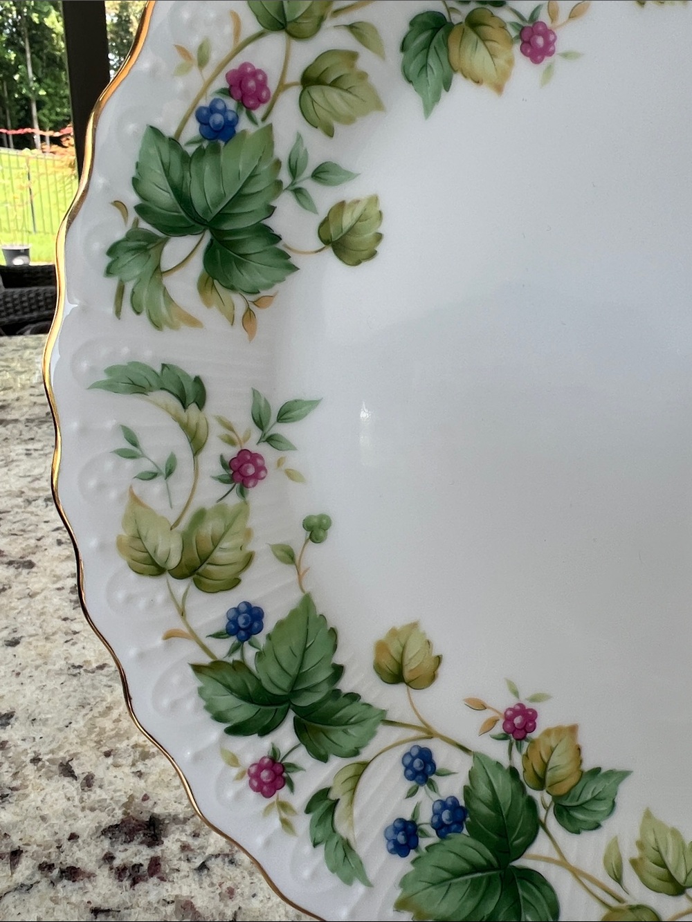 Andrea by Sadek Fine Porcelain Dinner Plate  Green Leaf & Berry Vineyard Pattern